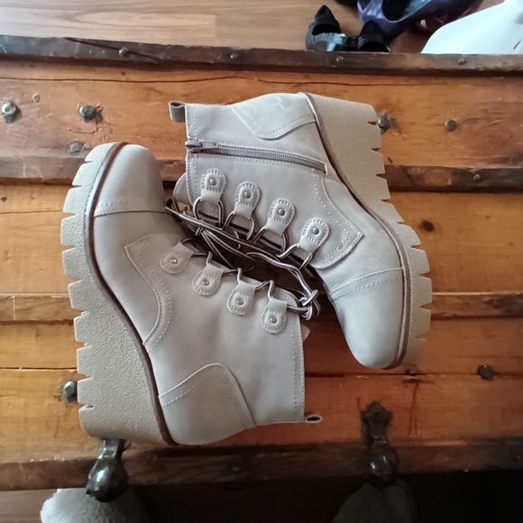 Mia Cailyn Lace Up Boots - Picture 3 of 8